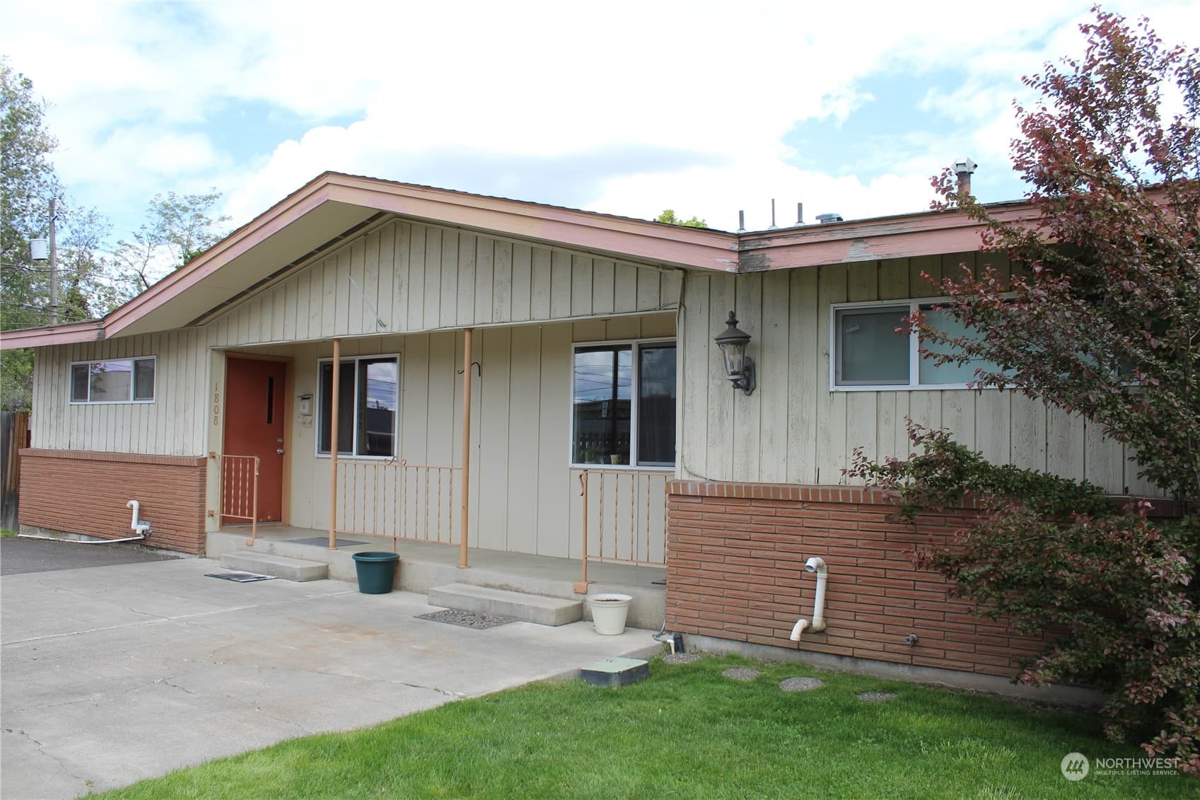 1808 Evergreen Street — photo 1 of 8