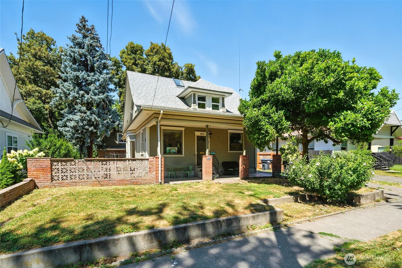 821 Valencia Street — photo 1 of 8