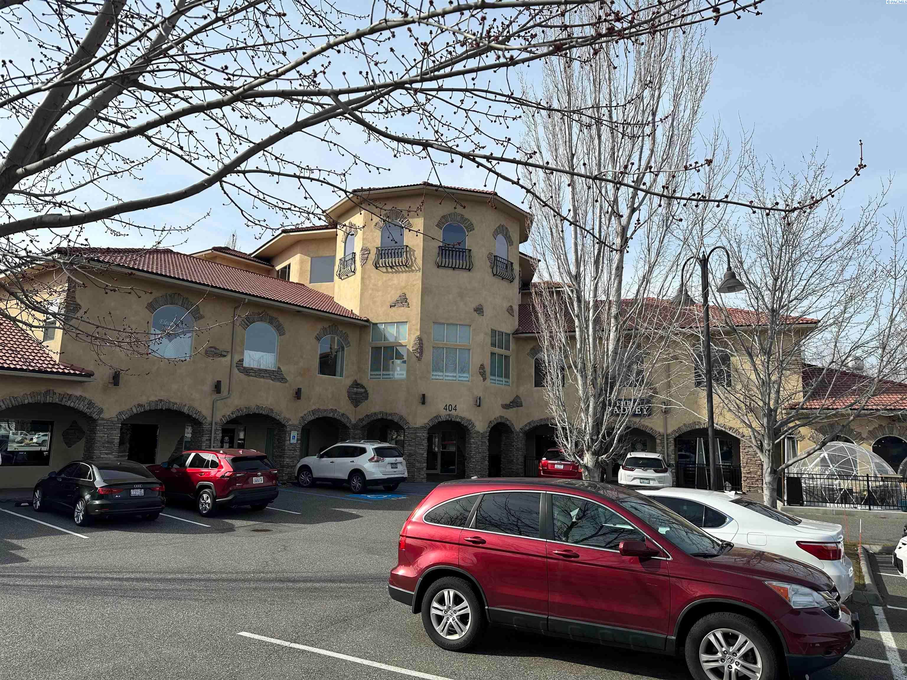 400 Bradley Blvd — photo 1 of 8