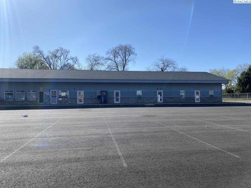 1215 Thayer Drive — photo 1 of 5