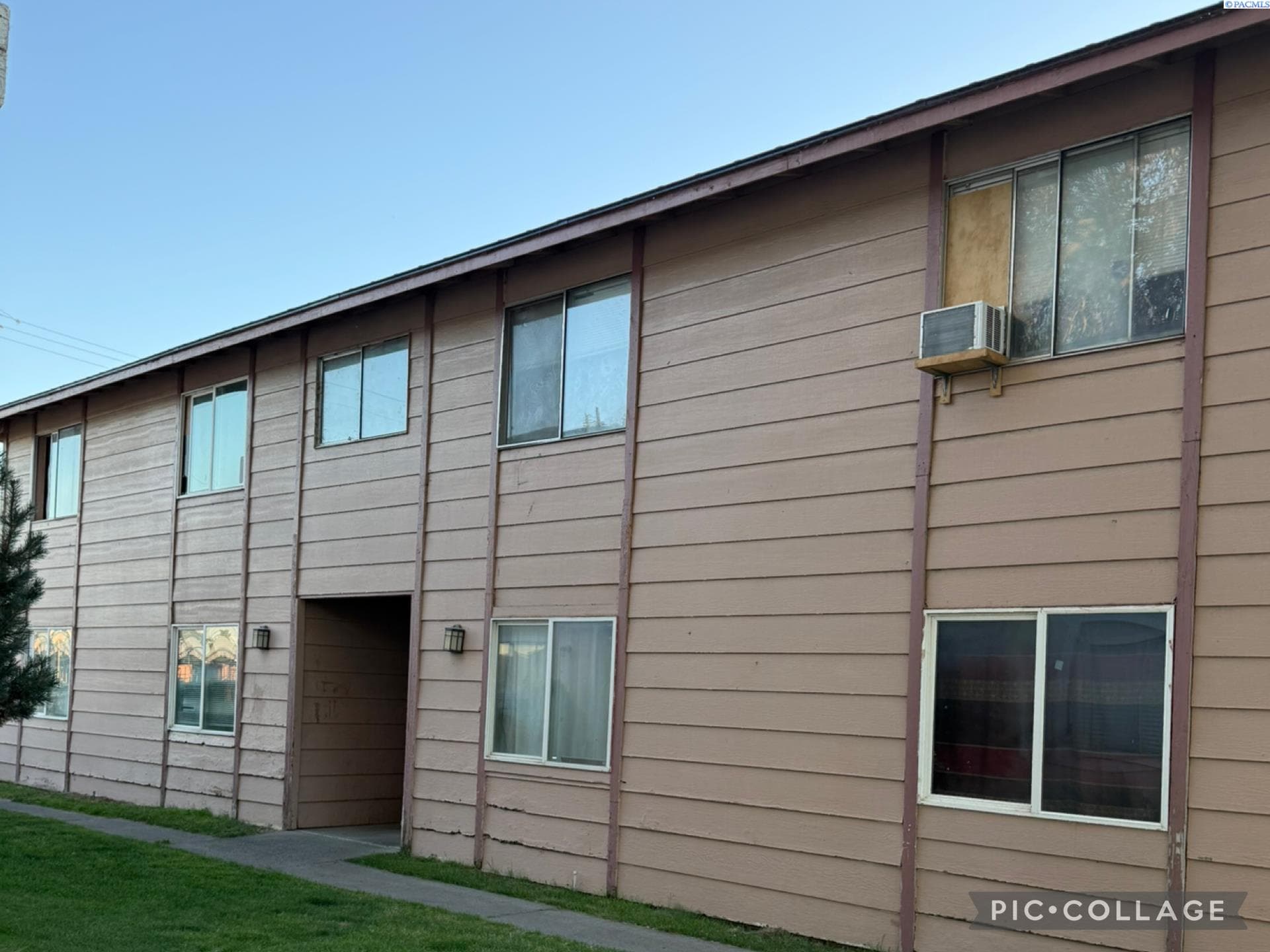 1530 Clark ST — photo 1 of 20