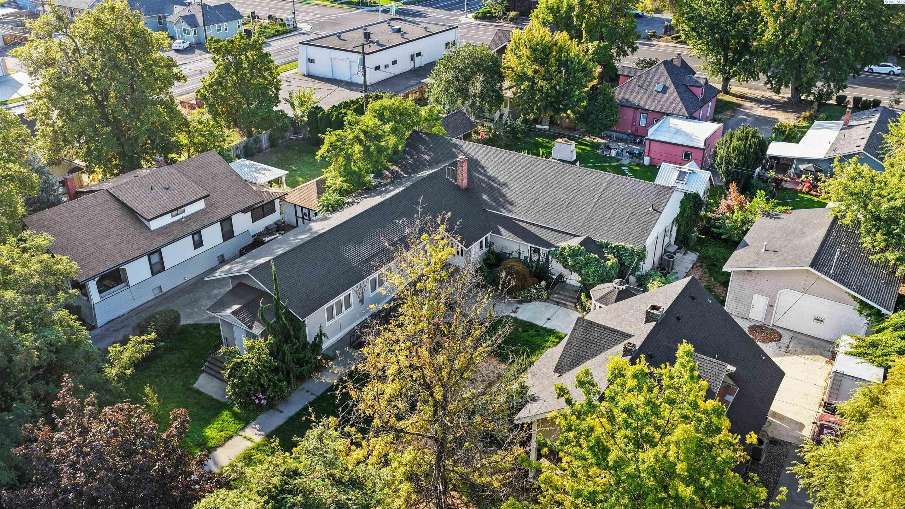 621 Albany Ave