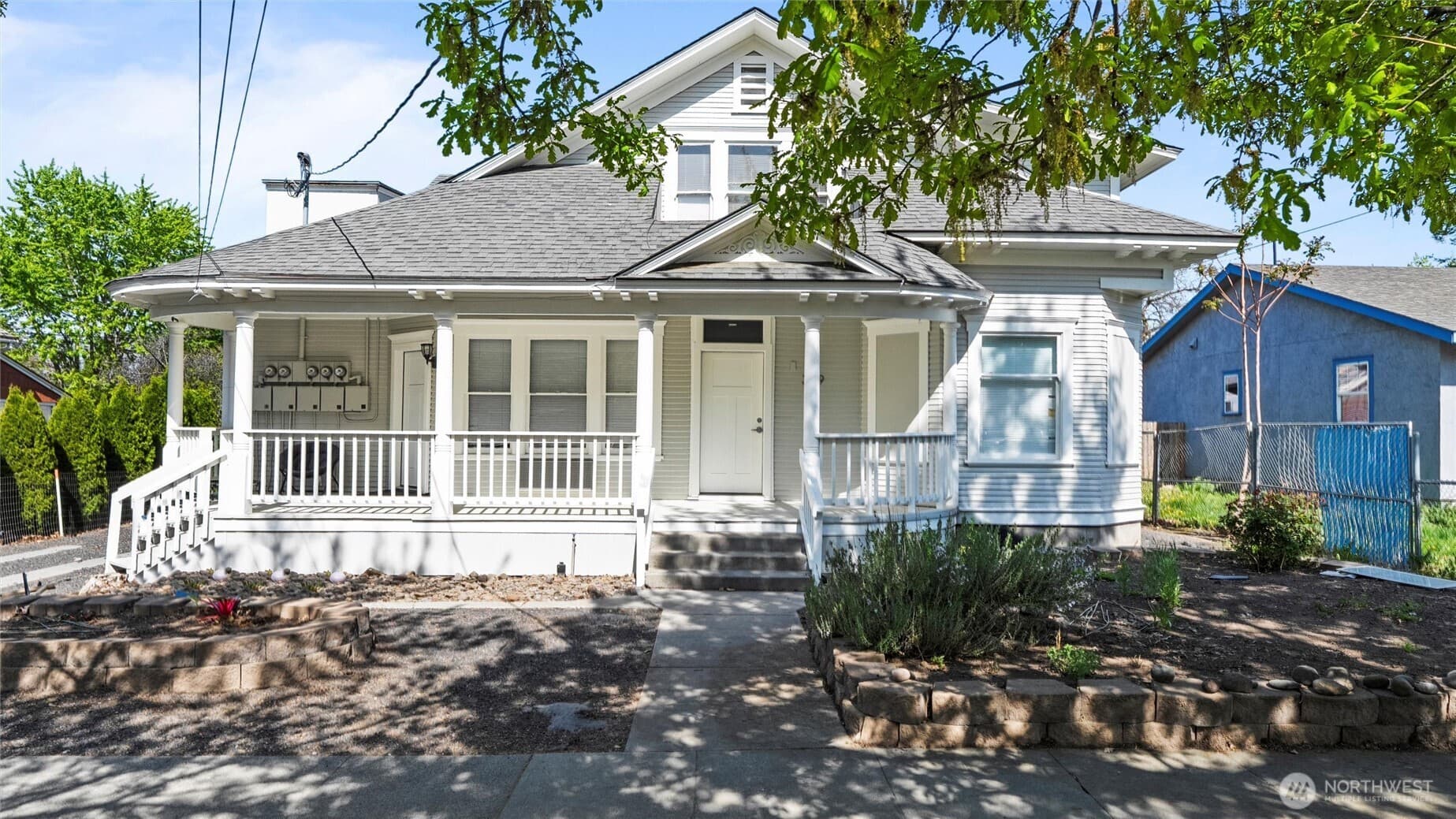 309 Sumach Street — photo 1 of 2