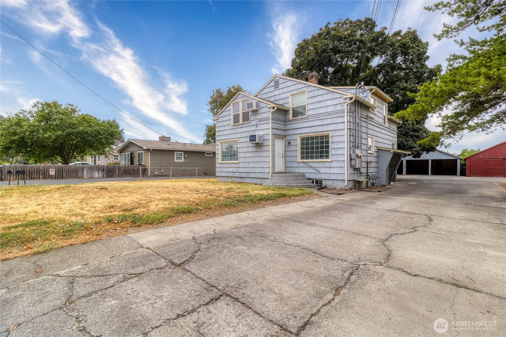 904 Birch Avenue — photo 1 of 40