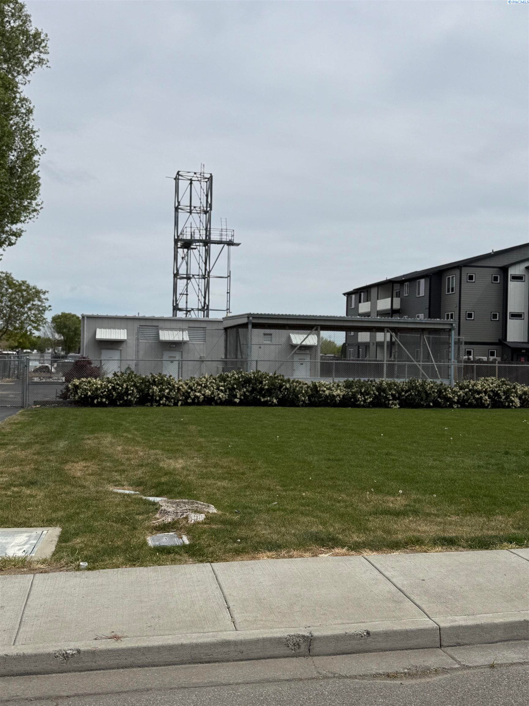 400 Arthur — photo 1 of 5