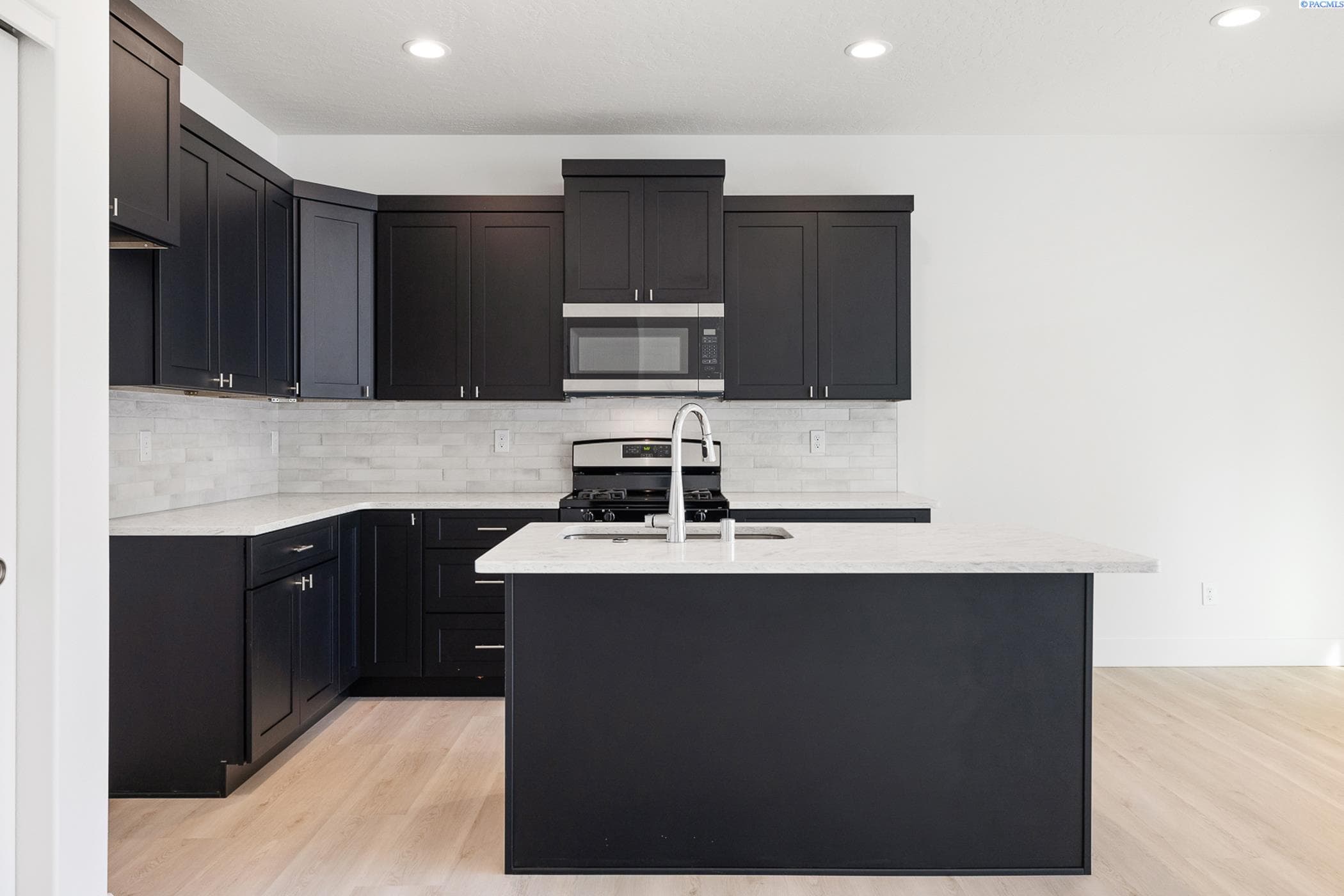 1162 Underwood Pl — photo 1 of 36