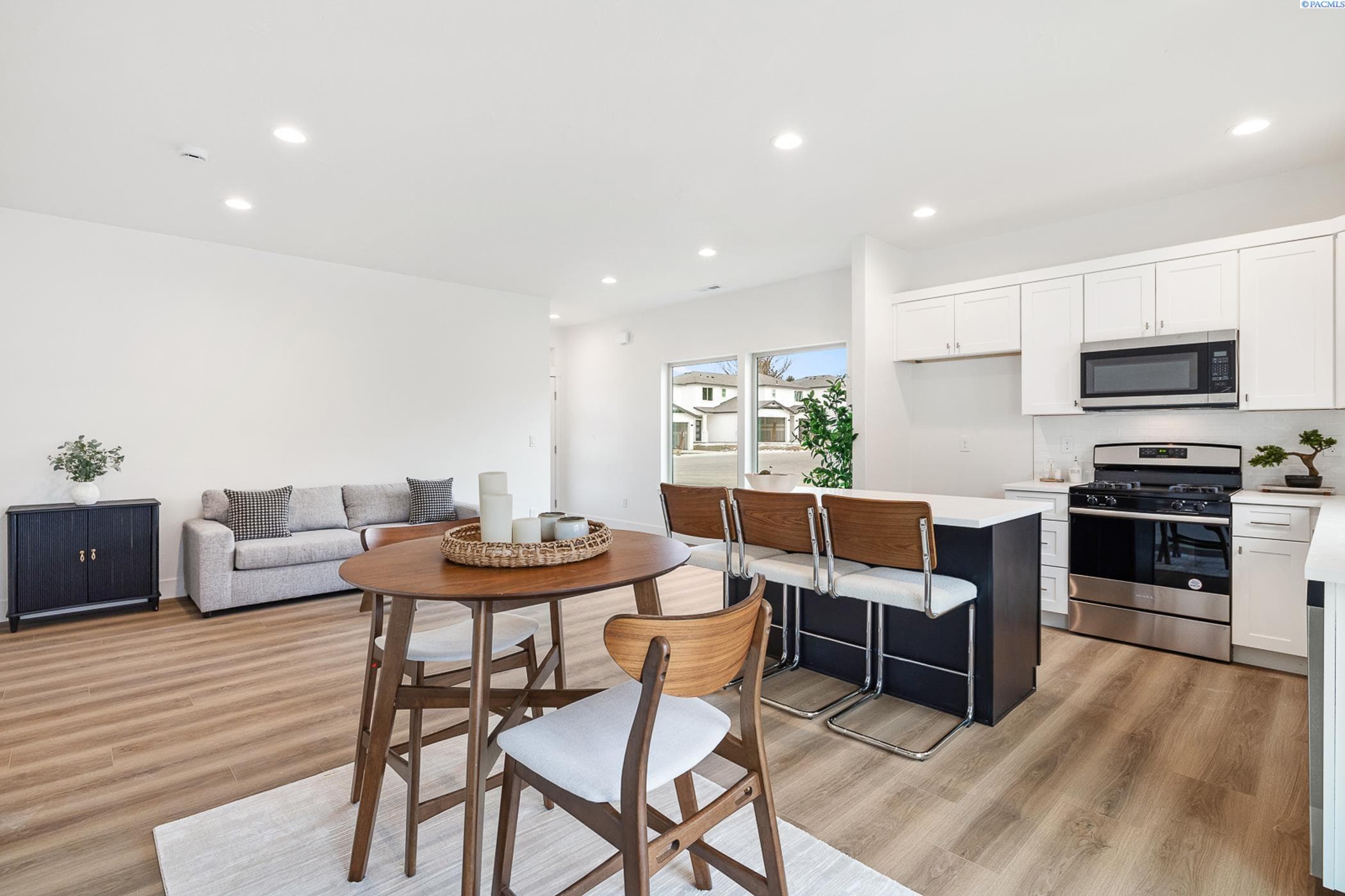 1074 Underwood Pl — photo 1 of 36